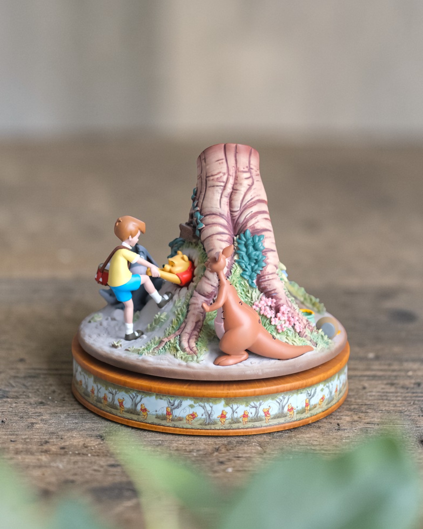 Tượng Gốc Cây Pooh Xoay Kèm Hộp Nhạc 