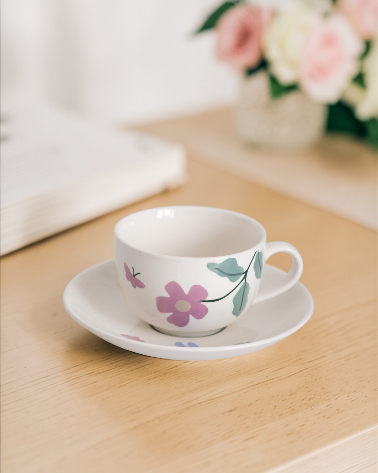 Tách Trà Hoa Tím Có Bướm