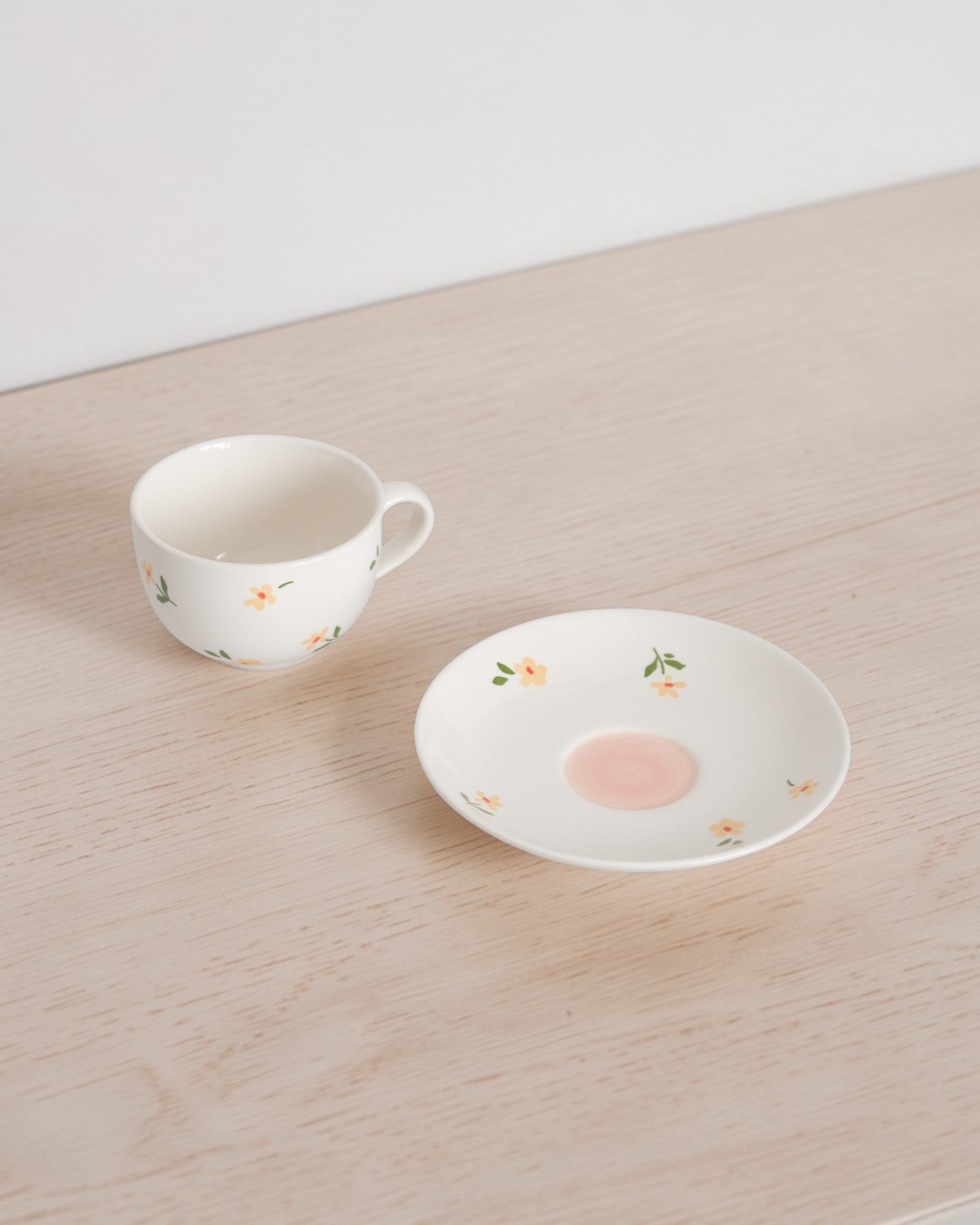 Tách Trà Hoa Nhí Vàng 