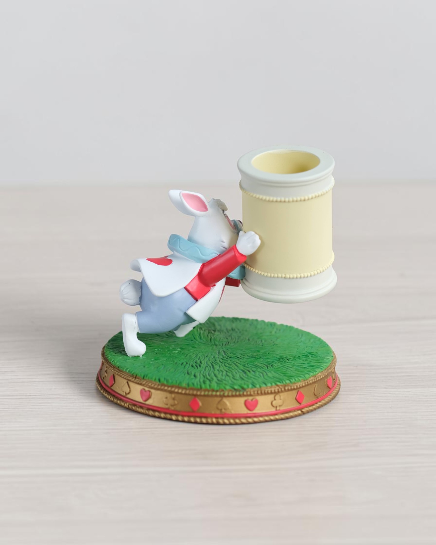 Đế nến Thỏ Alice Wonderland JP