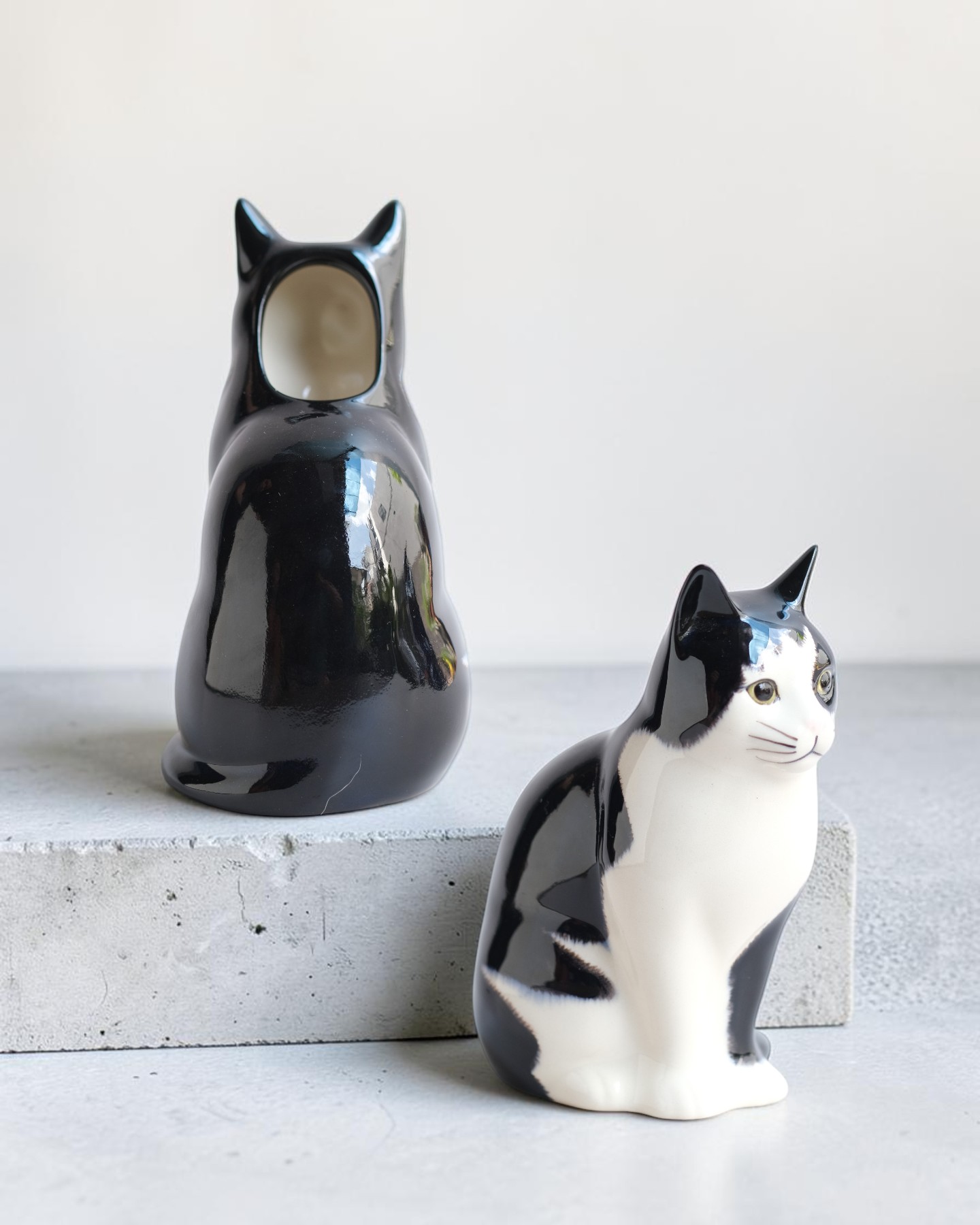 Bình hoa mèo size nhỏ Tuxedo trắng đen