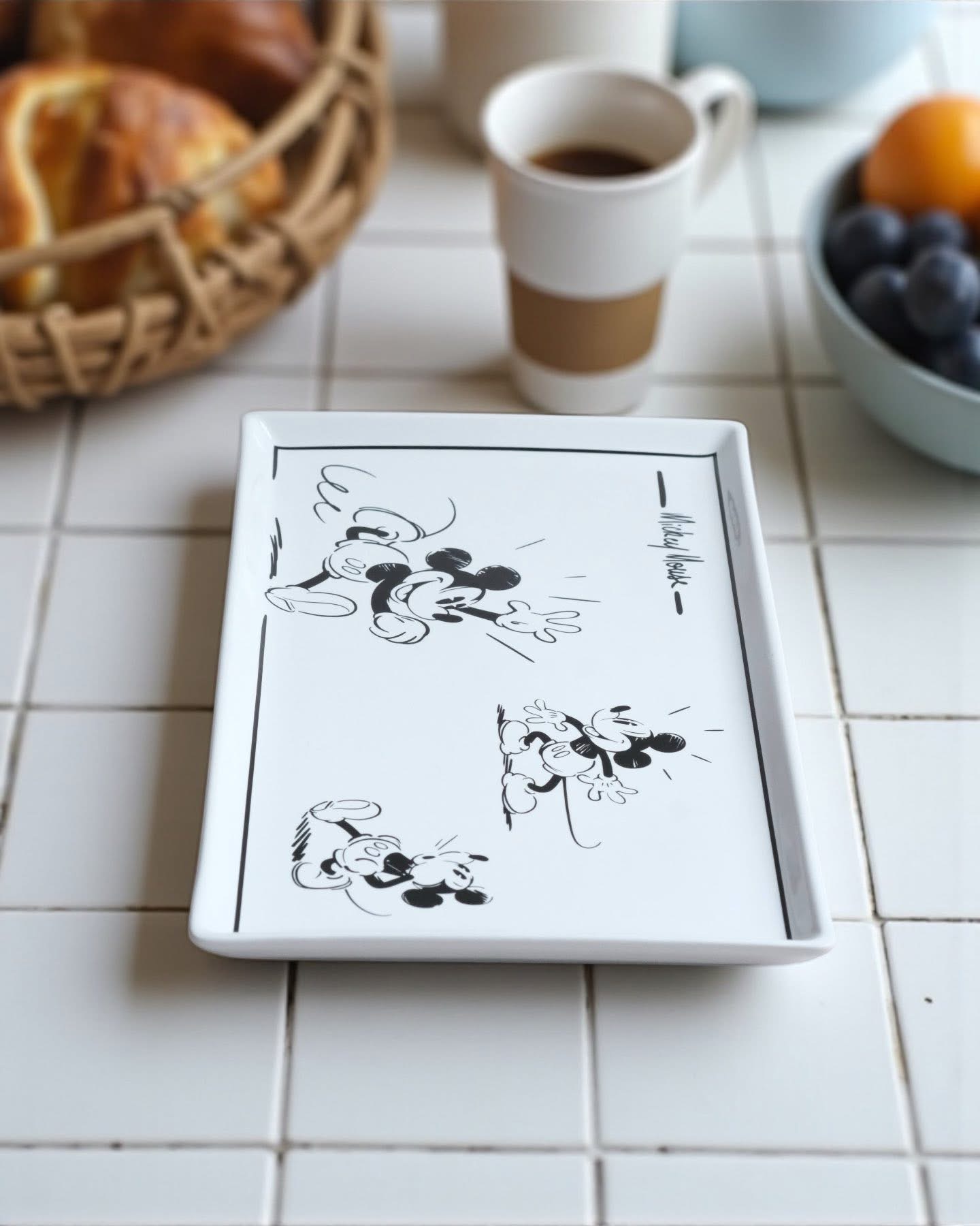 Khay Dĩa Mickey Trắng Đen Sketch Basic Chữ Nhật 31cm