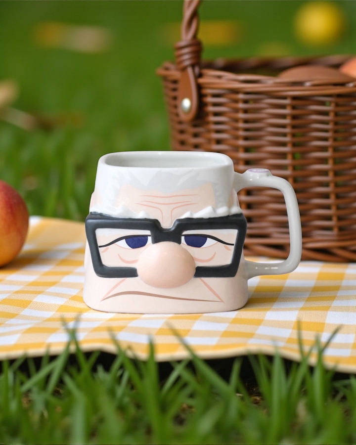 Ly Ông Già Carl Phim UP