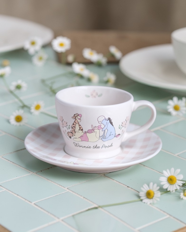 Tách kèm dĩa lót Pooh hoa cúc