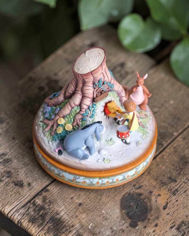 Tượng Gốc Cây Pooh Xoay Kèm Hộp Nhạc 