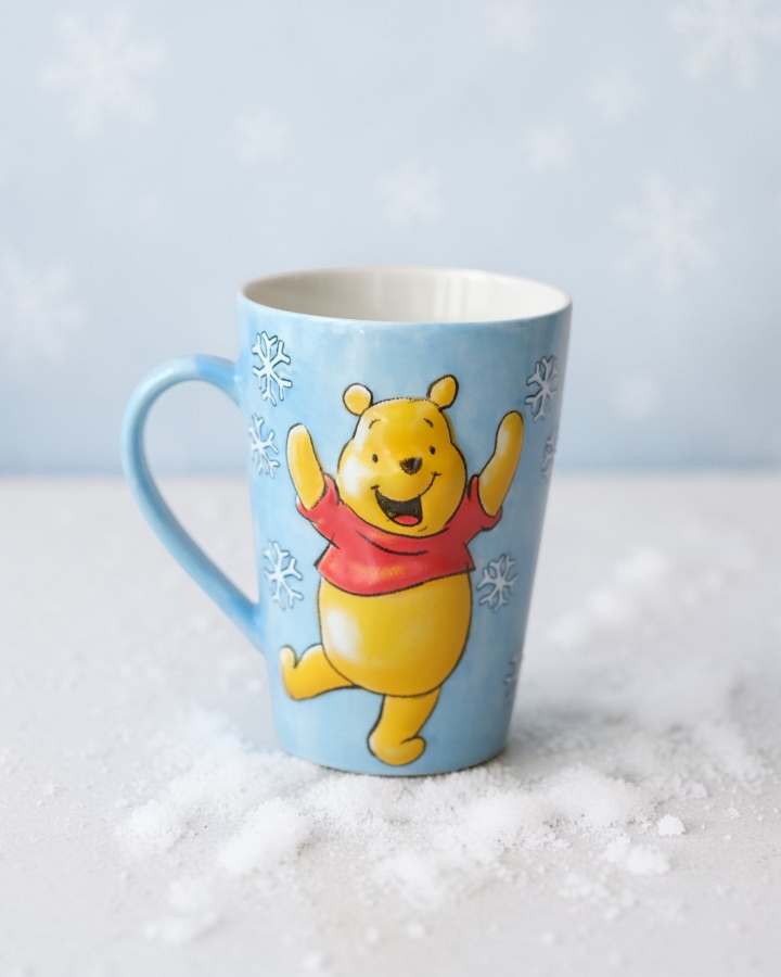 Ly Pooh nền xanh hoa tuyết