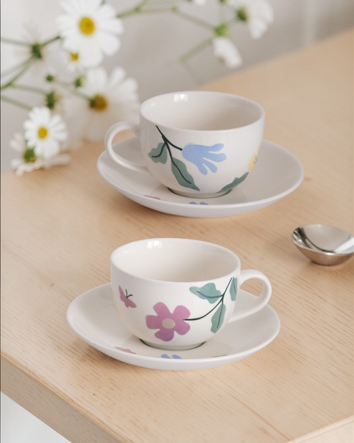 Tách Trà Hoa Tím Có Bướm