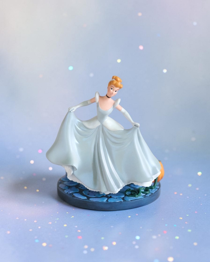 Tượng Cinderella Xoè Váy