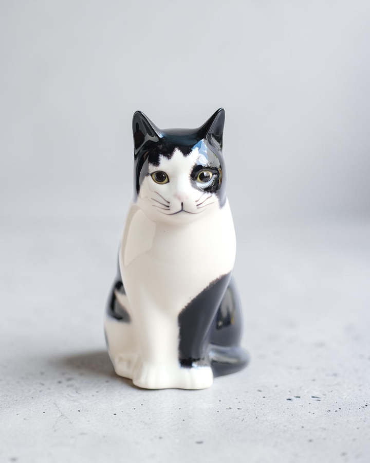 Bình hoa mèo size nhỏ Tuxedo trắng đen